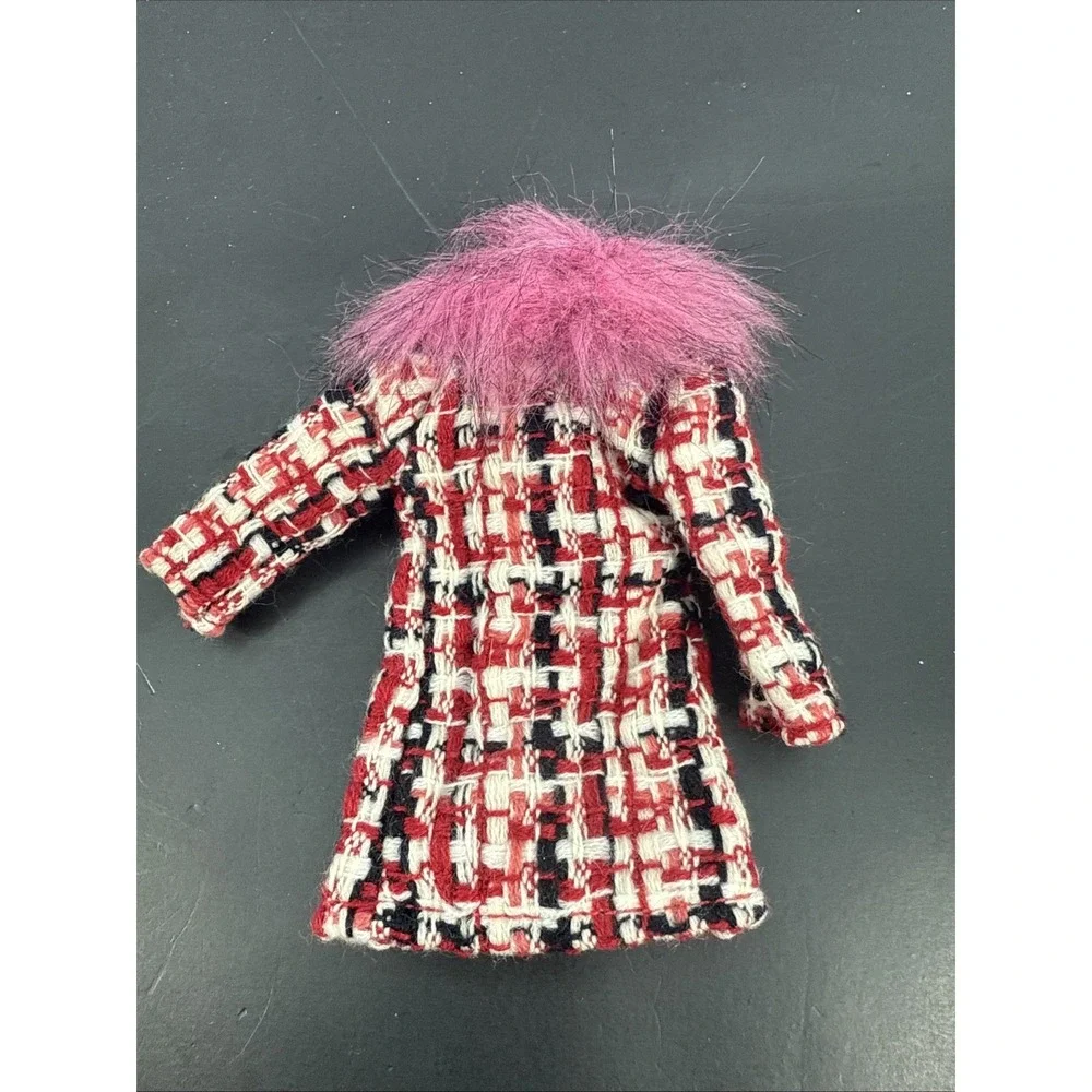 2007 Mattel Barbie #L3367 Fashion Fever Coat Fur Coat